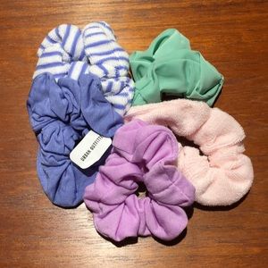 Urban Outfitters Pastel Days of Week Scrunchy Set
